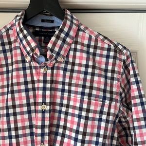 Tommy Hilfiger button down slim fit shirt. Plaid. EUC